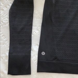Lululemon Breeze by Long Sleeve Squad - Size 6